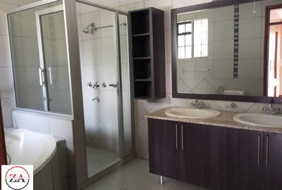 5 Bed Townhouse with En Suite at Lavington