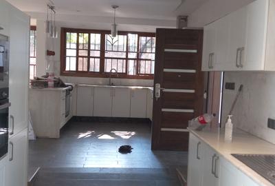 6 Bed House with En Suite at Loresho Area