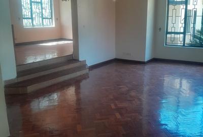 5 Bed Villa with En Suite in Runda - 2