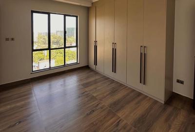 2 Bed Apartment with En Suite in Brookside - 4