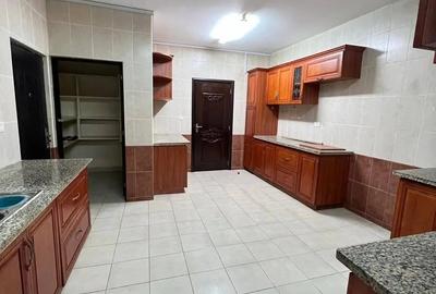 5 Bed Townhouse with En Suite at Lavington Green - 3