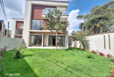 5 Bed Townhouse with En Suite at Lavington Green