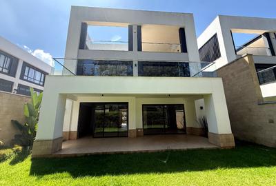 5 Bed House with En Suite in Kyuna