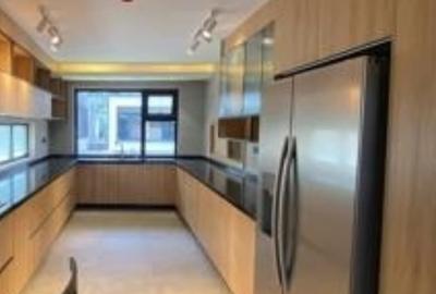 5 Bed Townhouse with En Suite at Lavington Green - 4