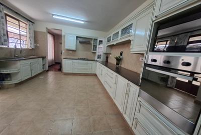 5 Bed Villa with En Suite at Near Kianda School