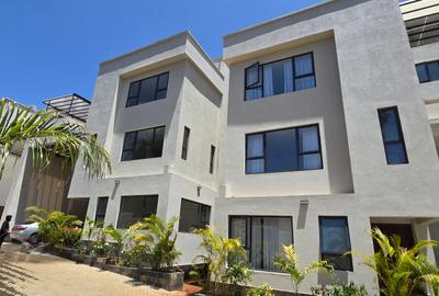 5 Bed Townhouse with En Suite at Lavington