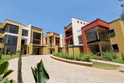 5 Bed Townhouse with En Suite in Lavington