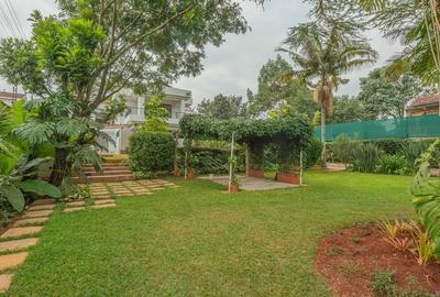 4 Bed House with En Suite in Runda