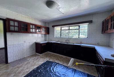 4 Bed House with En Suite in Nyari - 3