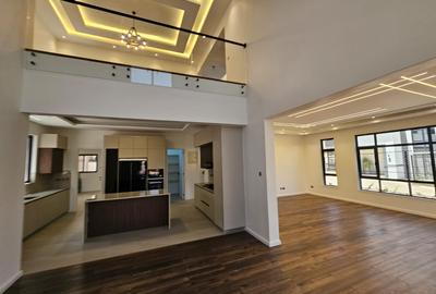 5 Bed House with En Suite in Lavington - 3