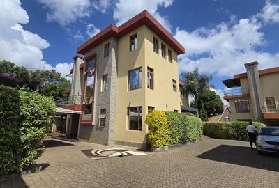 5 Bed Townhouse with En Suite in Lavington - 4