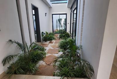 5 Bed Villa with En Suite in Lavington