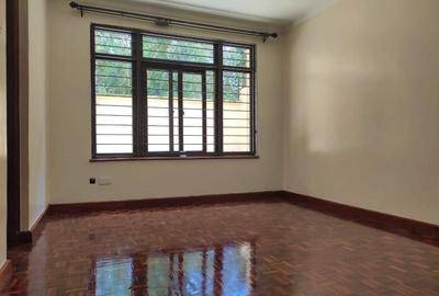 5 Bed Townhouse with En Suite at Lavington - 4