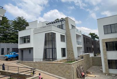 5 Bed Townhouse with En Suite at Lavington