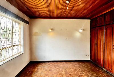 3 Bed Apartment with Parking at Statehouse Road
