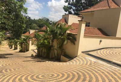 4 Bed Townhouse with En Suite in Kyuna