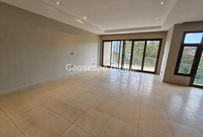 3 Bed Apartment with En Suite in Riverside