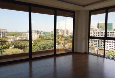 4 Bed Apartment with En Suite in Spring Valley