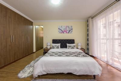 Serviced 3 Bed Apartment with En Suite in Riverside