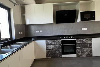 Serviced 3 Bed Apartment with En Suite in Kileleshwa