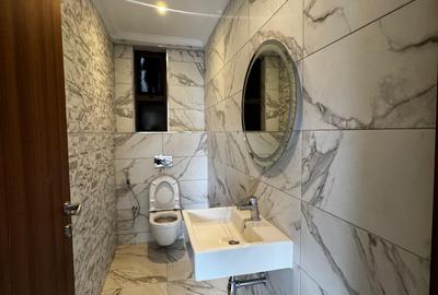 2 Bed Apartment with En Suite in Rhapta Road