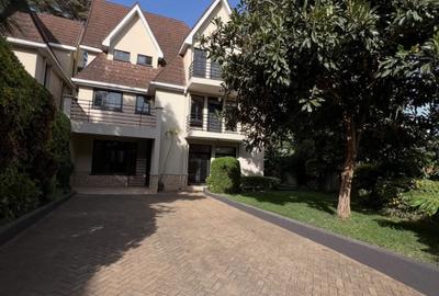 5 Bed Townhouse with En Suite in Lavington