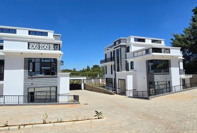 5 Bed Townhouse with En Suite at Lavington Green - 4