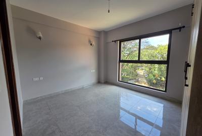 2 Bed Apartment with En Suite in Brookside - 4