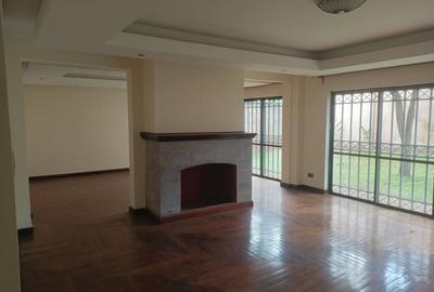 5 Bed Townhouse with En Suite at Lavington - 3