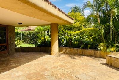 5 Bed Villa with En Suite in Runda - 3