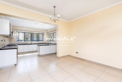4 Bed Apartment with En Suite in Parklands - 3