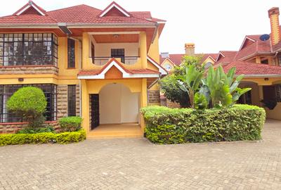 5 Bed Townhouse with En Suite at Lavington Green - 3