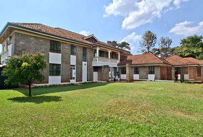 6 Bed House with En Suite in Runda