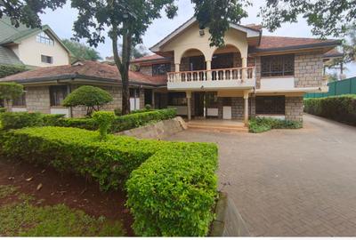 5 Bed House with En Suite at Runda