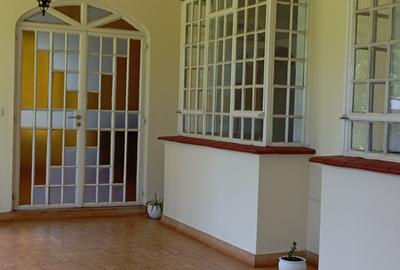 4 Bed Villa with En Suite at Off Un Avenue - 3