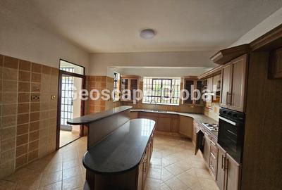5 Bed Townhouse with En Suite in Lavington
