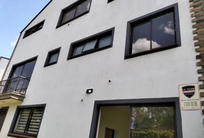 5 Bed Townhouse with En Suite in Westlands Area - 4