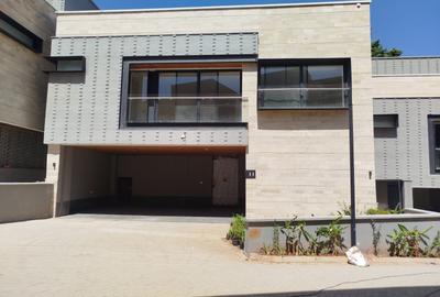 5 Bed House with En Suite in Spring Valley - 4