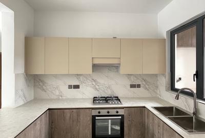 Furnished 2 Bed Apartment with En Suite in Brookside - 3