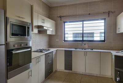 2 Bed Apartment with En Suite in Rhapta Road - 3