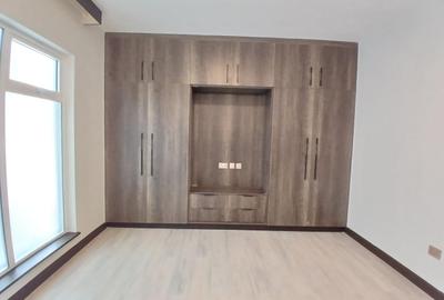 2 Bed Apartment with En Suite at Riverside Drive - 4