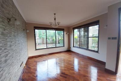 4 Bed Townhouse with Swimming Pool in Ridgeways