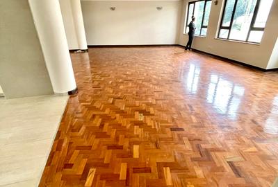 3 Bed Apartment with En Suite in Riverside - 3