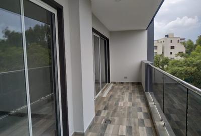 Serviced 3 Bed Apartment with En Suite in Riverside