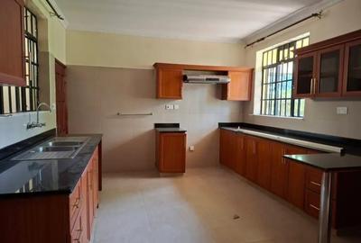 4 Bed Townhouse with En Suite in Lavington