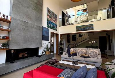 5 Bed House with En Suite at Runda