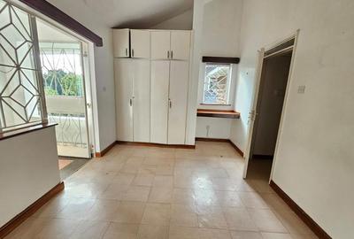 4 Bed House with En Suite in Nyari