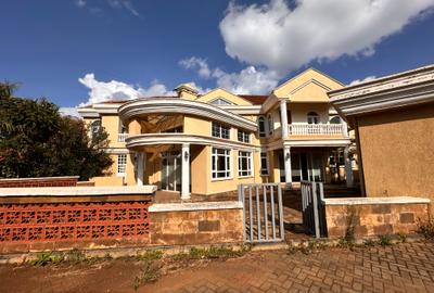 5 Bed House with En Suite at Garden Estate