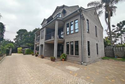 1 Bed Villa with En Suite in Lavington