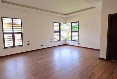5 Bed House with En Suite in Runda